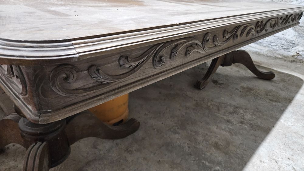 Mesa Vintage em Madeira Maciça com 8 Cadeiras