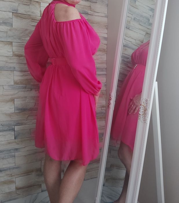 Sukienka na długi rękaw odkryte ramiona kopertowy dekolt