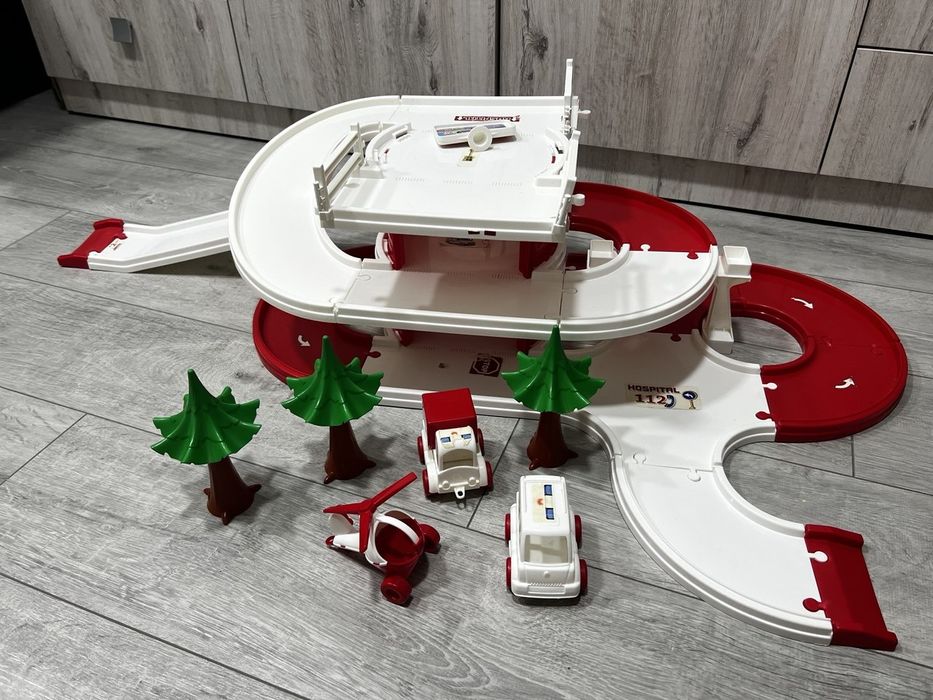 Продам дорогу Wader Hospital в отличном состоянии, все детали целые