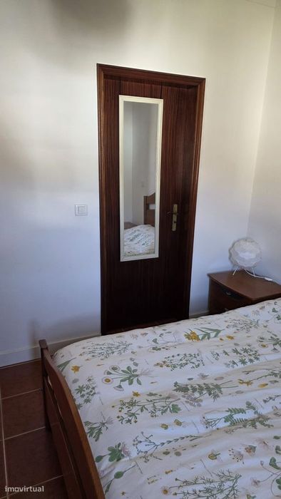 T1 -1º andar, mobilado e equipado, c/ vista mar em Paredes da Vitória.