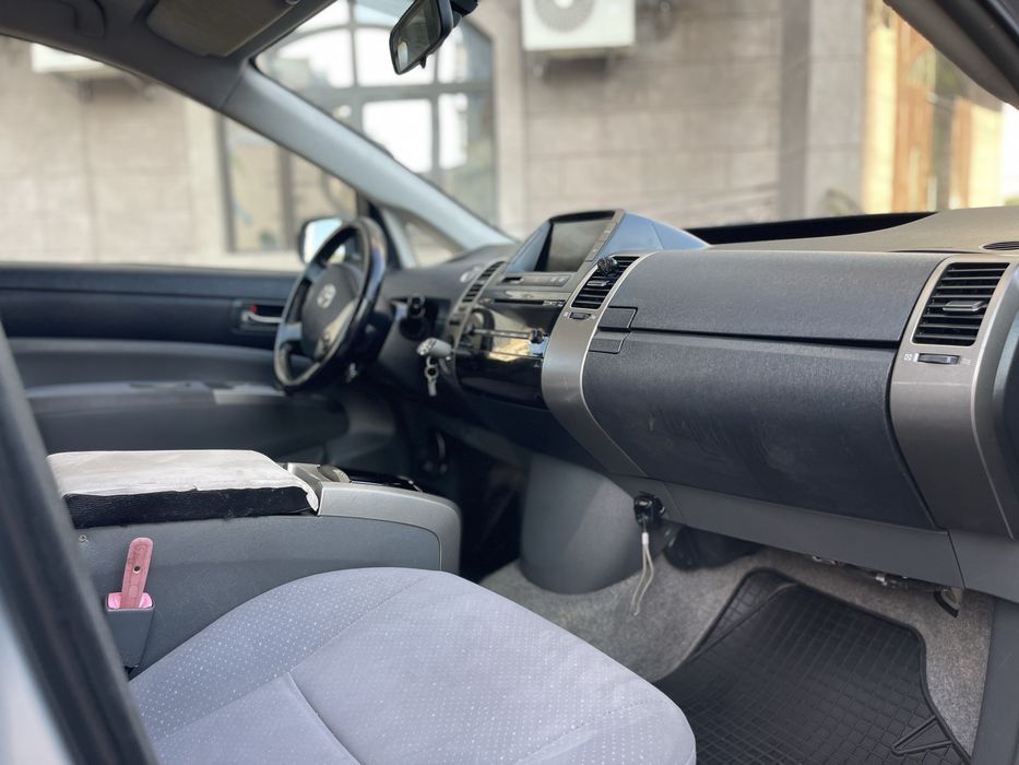 Toyota Prius /на уверенном ходу!!