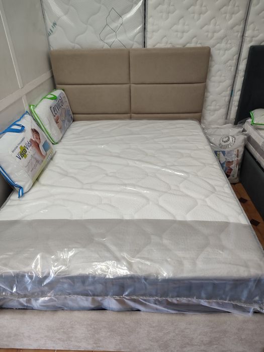 Camas estofadas novas