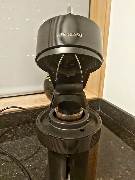 Máquina Café Nespresso Vertuo Dark Grey
