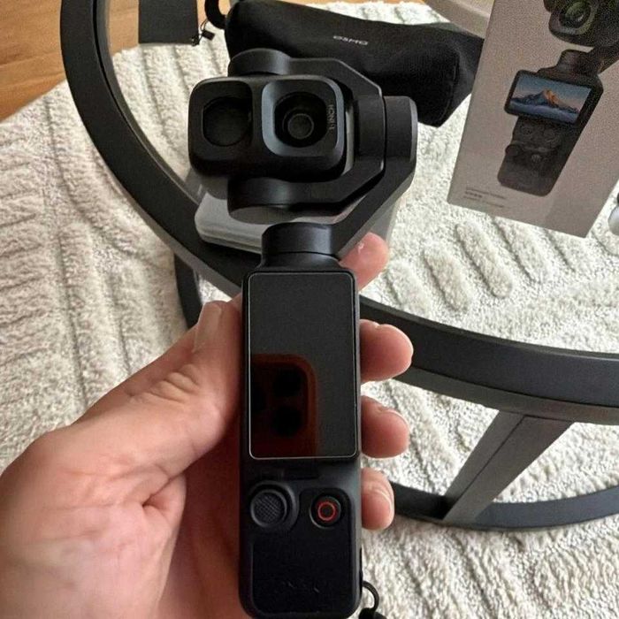 DJI Osmo Pocket 4 Creator Combo