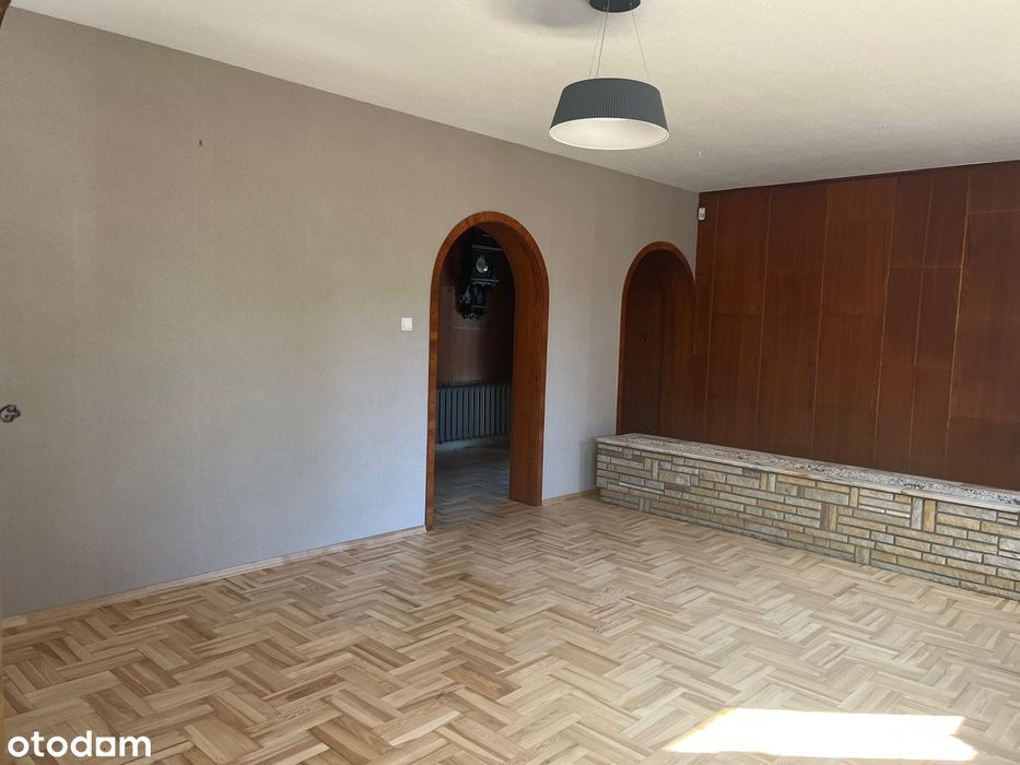 Przestronny ,zadbany dom z pięknym dużym ogrodem.