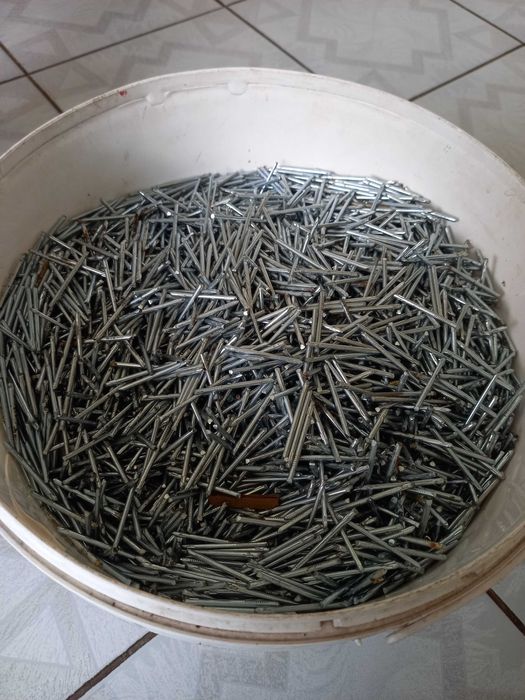 Gwożdzie nierdzewne  bezłepkowe   do boazeri skrzynek  i innych prac