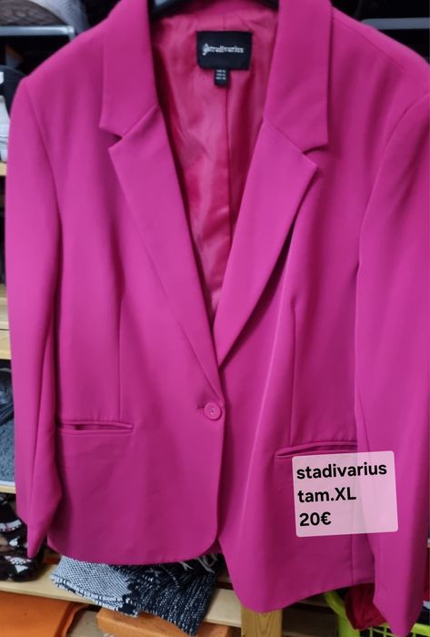 Casacos e blusas usadas