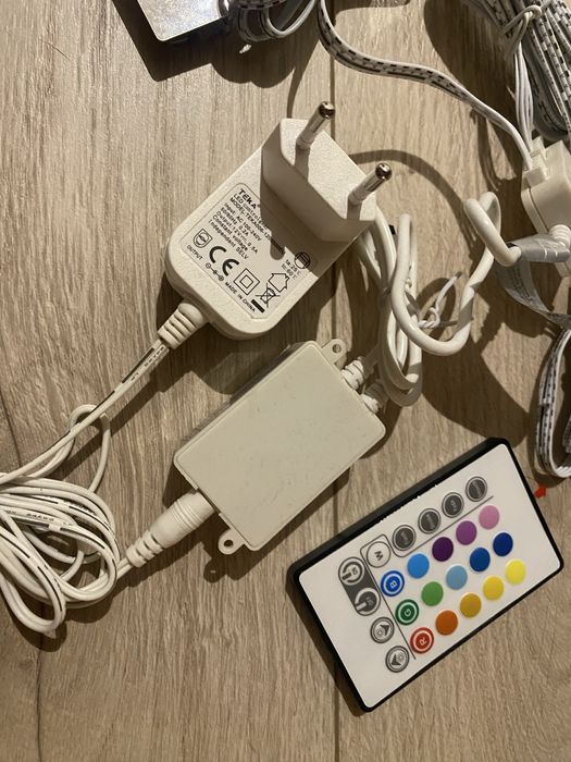 Oświetlenie LED RGB do witryny szklanej