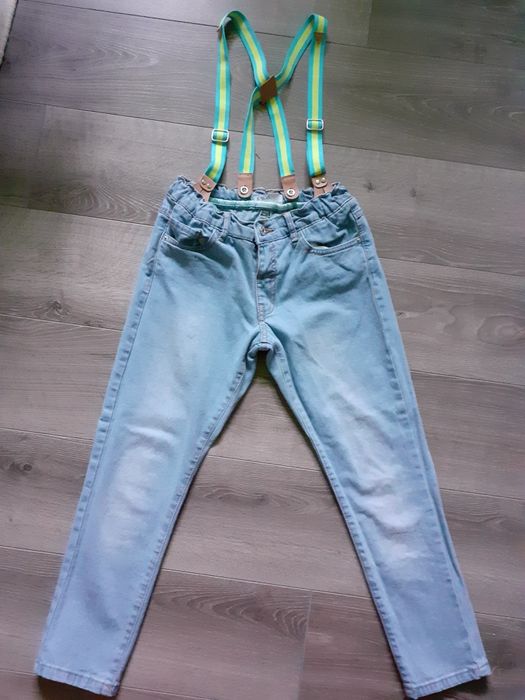 Spodnie jeansowe z szelkami rozmiar 122