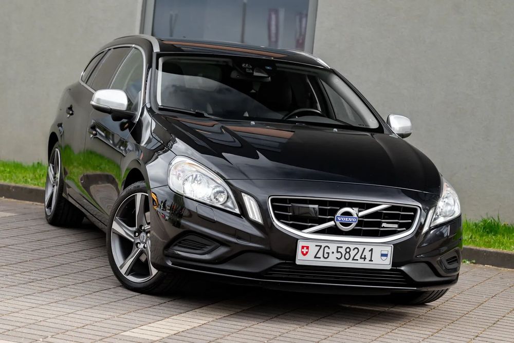 Volvo V60 2.0D 163KM R-Dising Skóra Xenon Nawi Serwis