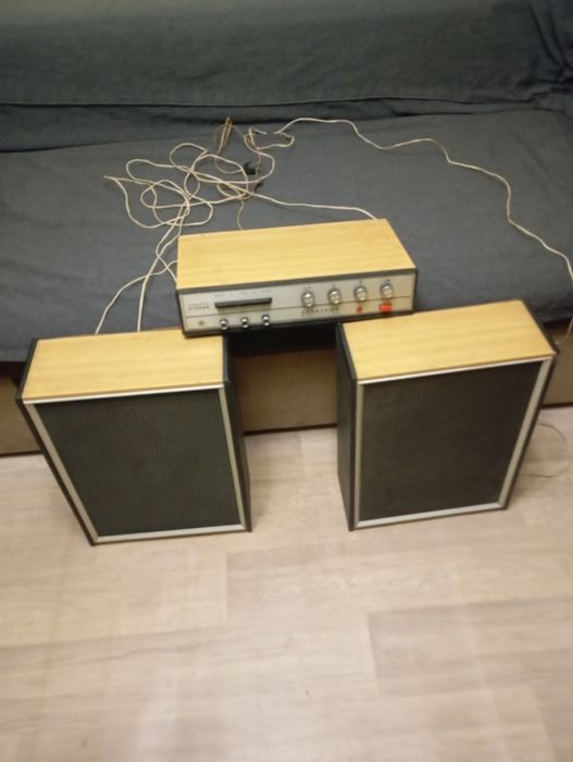 Стерео акустическая система. Усилитель и колонки.