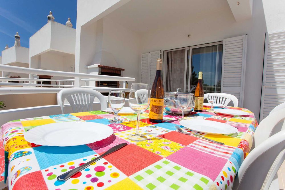 Apartamento T2 em Condomínio com Piscina na Praia da Galé – Albufeira