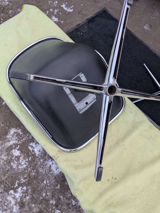 Fotel Knoll Charles Pollock lata 70