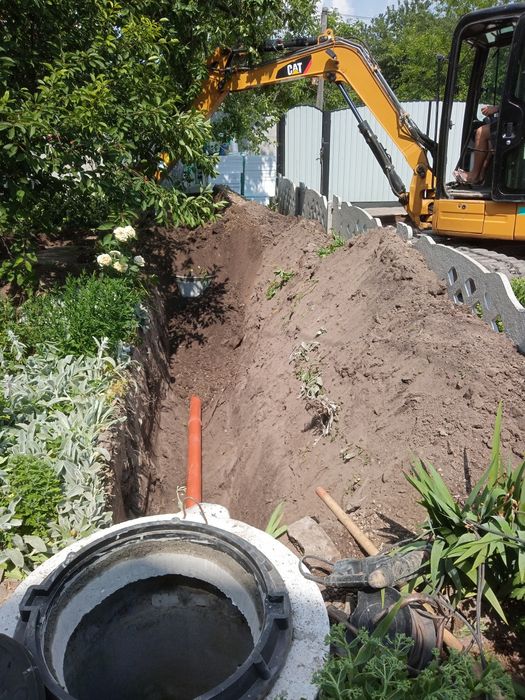 Ручне,та механічне копання траншей,катлаванів, вигрібних ям ,погребів.
