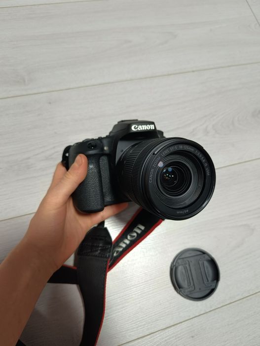 Фотоаппарат дзеркальний EOS 90D ef-s 18-135 is usm kit
