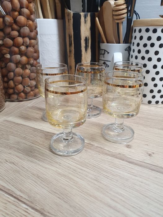 Stare kieliszki do wódki PRL złota obwodka 5 szt