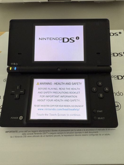 Black Nintendo Dsi with box and manuals64585939782915122