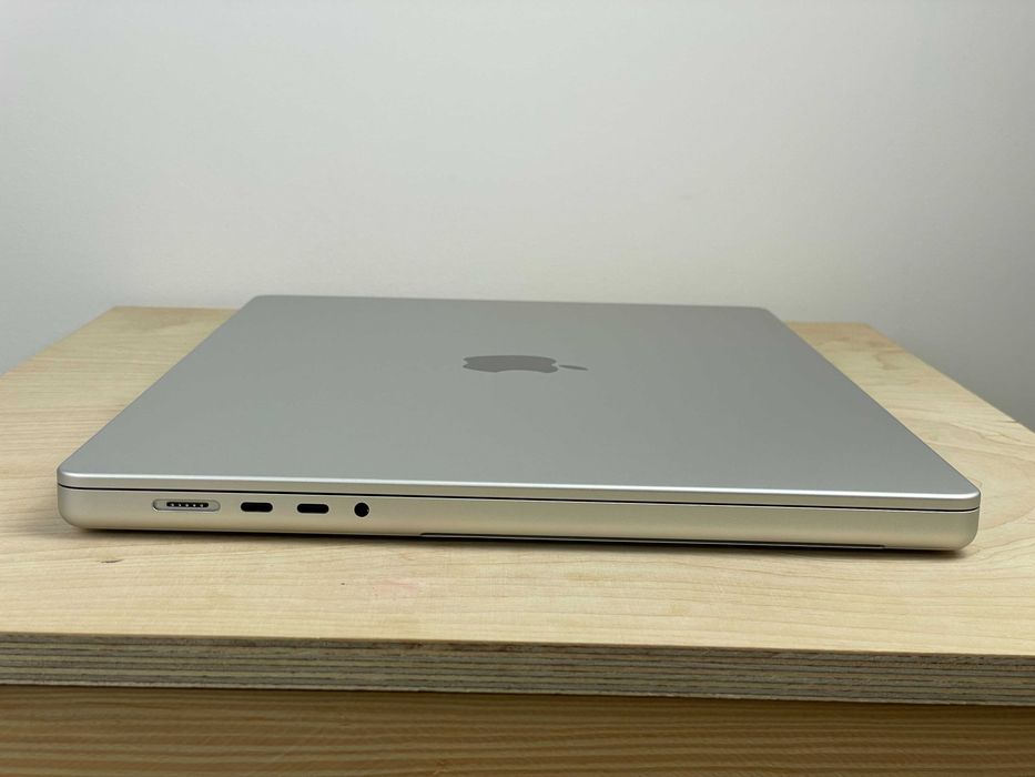 2021 MacBook Pro A2485 16" M1 PRO 16GB 1000GB