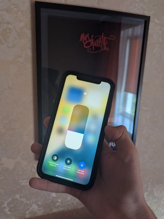 iPhone xr (128gb)