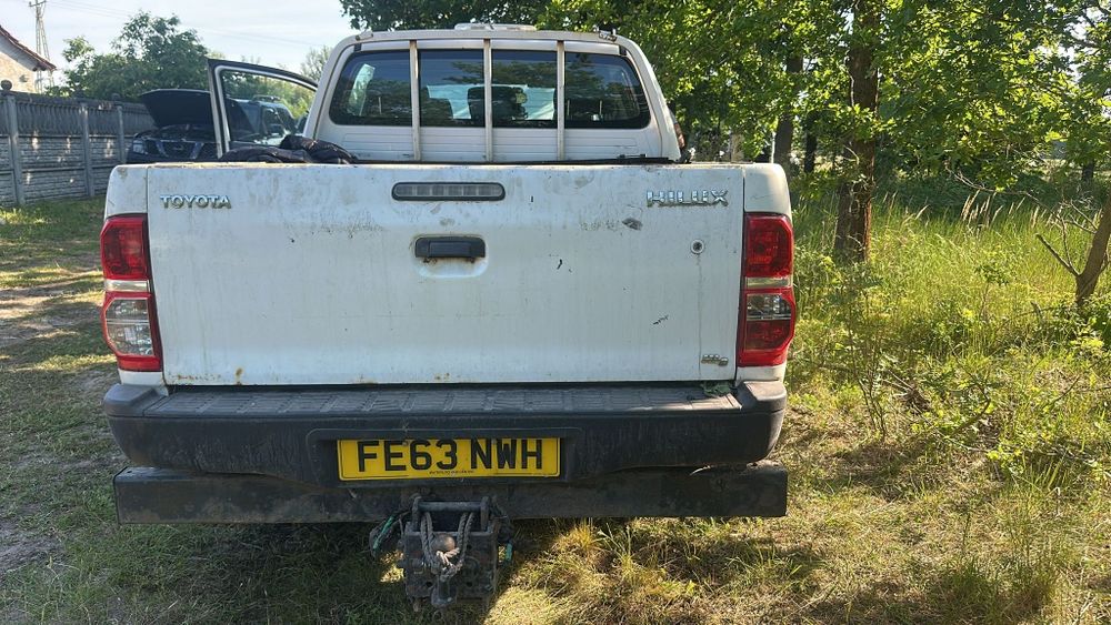 Toyota hilux paka skrzynia ładunkowa