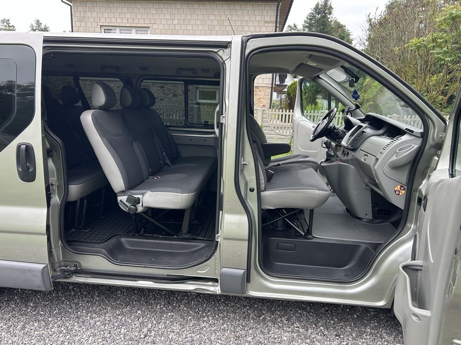 Wnajem auta Opel Vivaro Long 9 osobowy