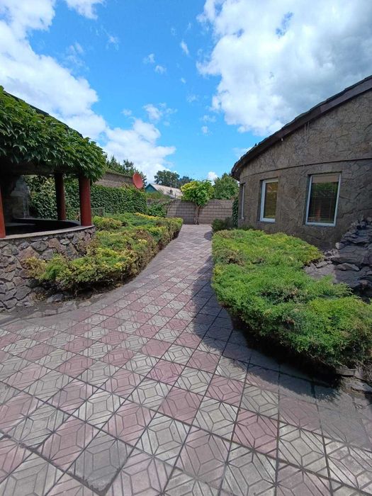 Продам дом в самом центре города . Rn