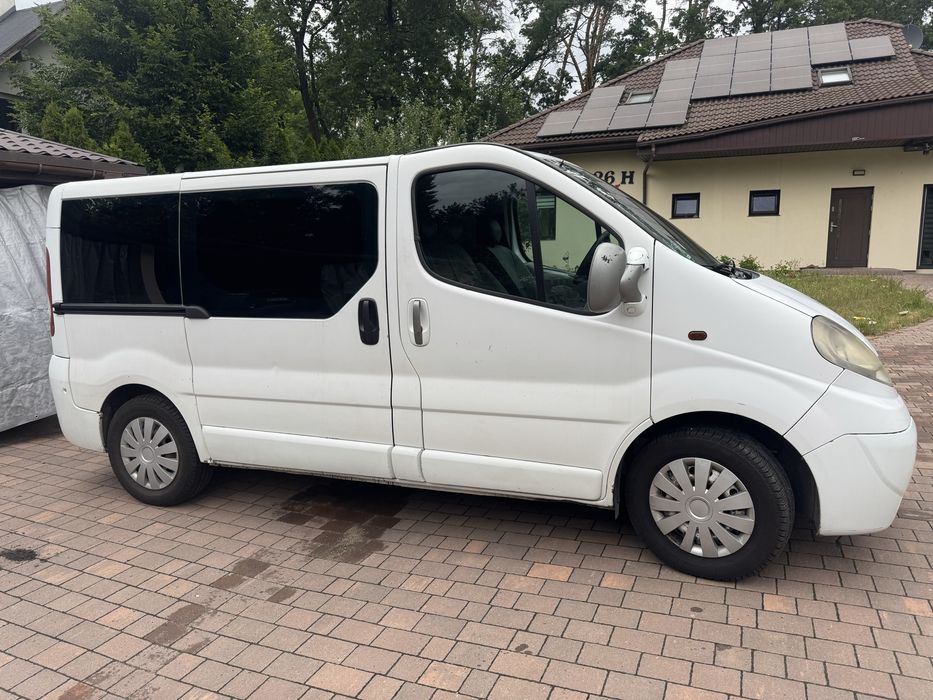 Sprzedam Vivaro 2,0 benzyna gaz 2008 r