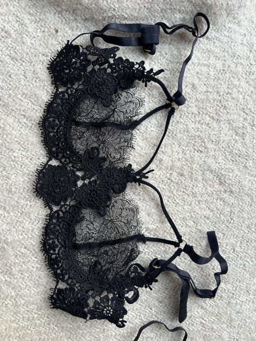 Игровой эротический комплект белья.