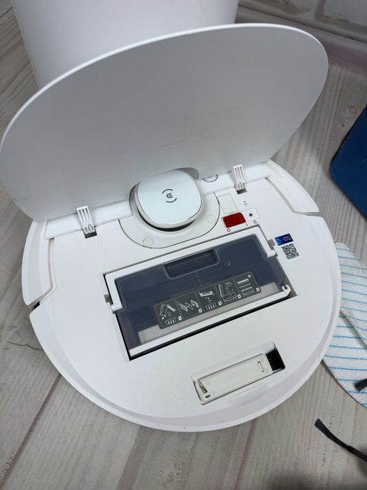 Ecovacs Deebot T9+ Робот пилосос зі станцією самоочищення