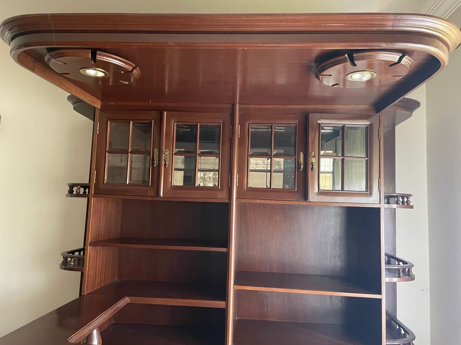 Bar de sala usado em bom estado