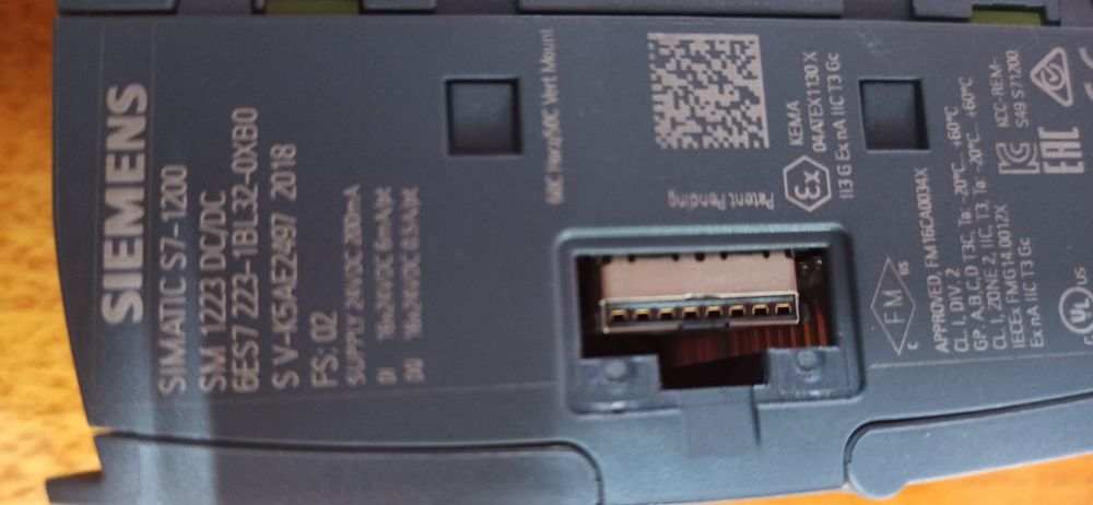 Módulo de 16  entradas e 16 saídas 6ES7 223 - 1 BL32-0XB0.Siemens