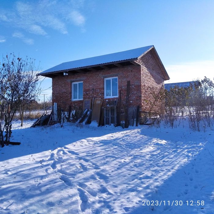 дачний будинок-ділянка= 0.15га. та будинок під магазин або житло.