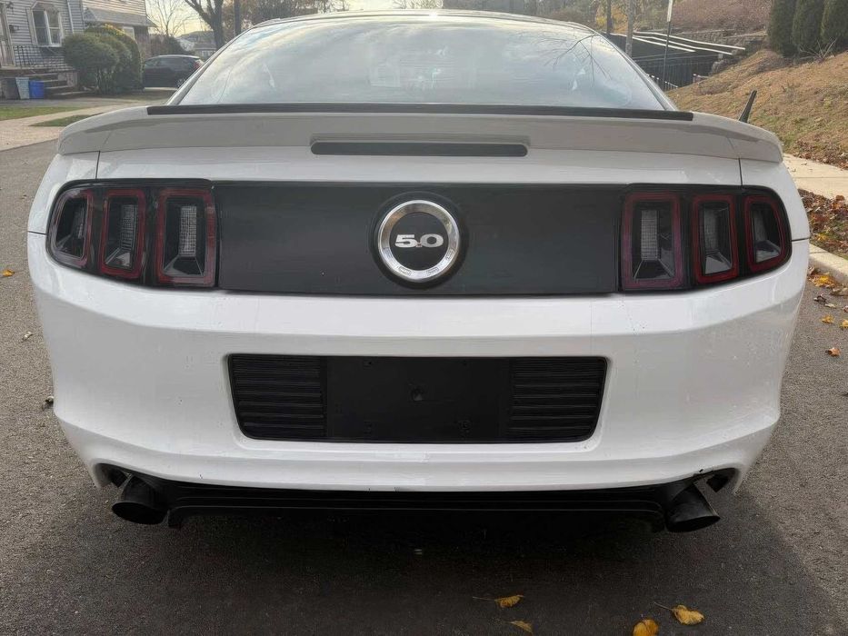 Ford Mustang GT Premium Coupe      2014