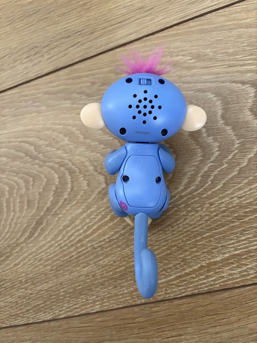 Małpka (WowWee Fingerlings) + plac zabaw