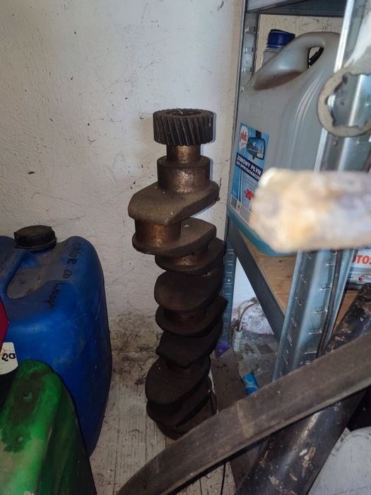 Wał korbowy Case International