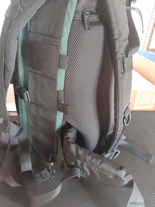 Mochila versátil para câmara e lentes fotográficas