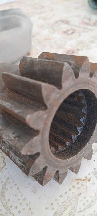 Т-40 шестерні вали і т.д виробництва СРСР.