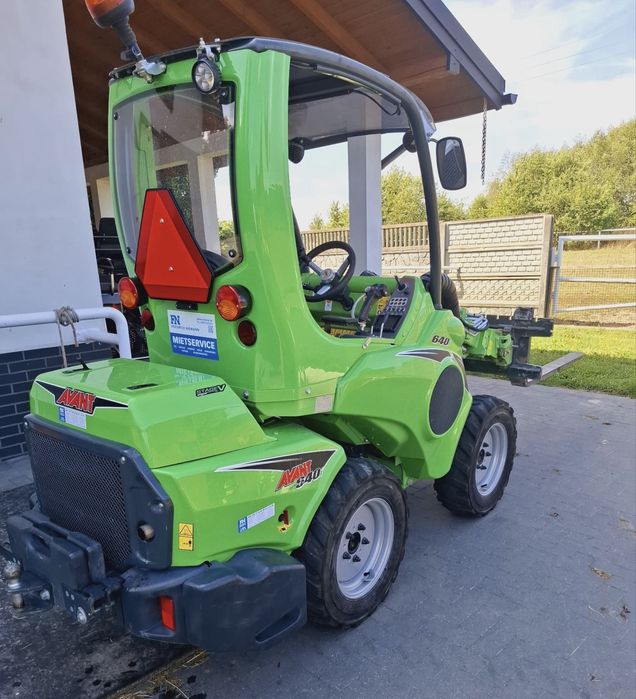Ładowarka miniładowarka Avant 640 650 635