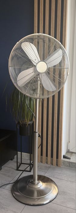 Wiatrak stojący, stalowy/chrom stan bardzo dobry