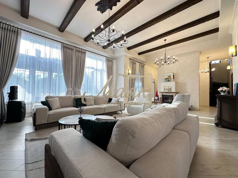 Крутий будинок з новим ремонтом в тихому місці.