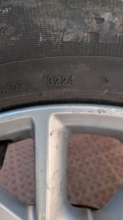 Jantes Originais Toyota Auris 16" + Pneus Barum 205/55 R16