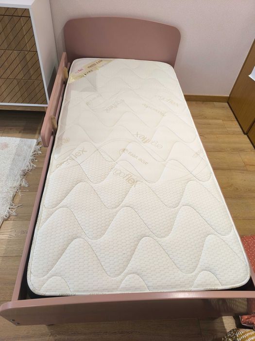 Cama menina rosa com colchão viscoelástico