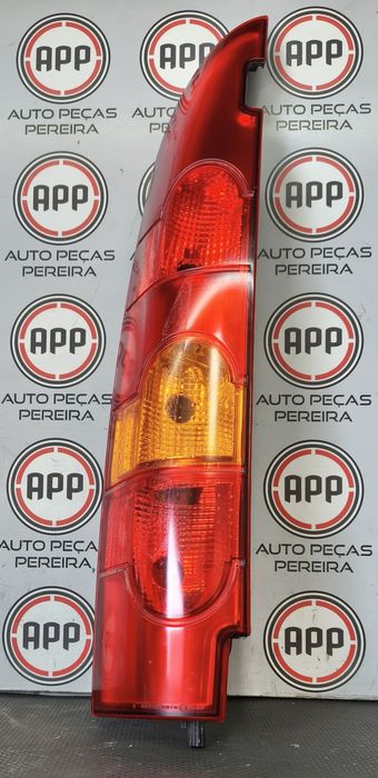 Farolim traseiro esquerdo Renault Kangoo de 2006.
