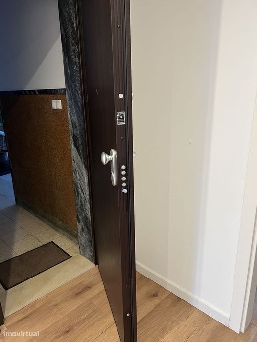 Exelente T2 Remodeladao na zona Montalvão Setubal