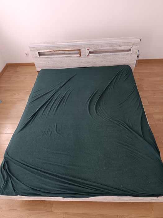 Łóżko dwuosobowe 160x200 ze stelażem i materacem