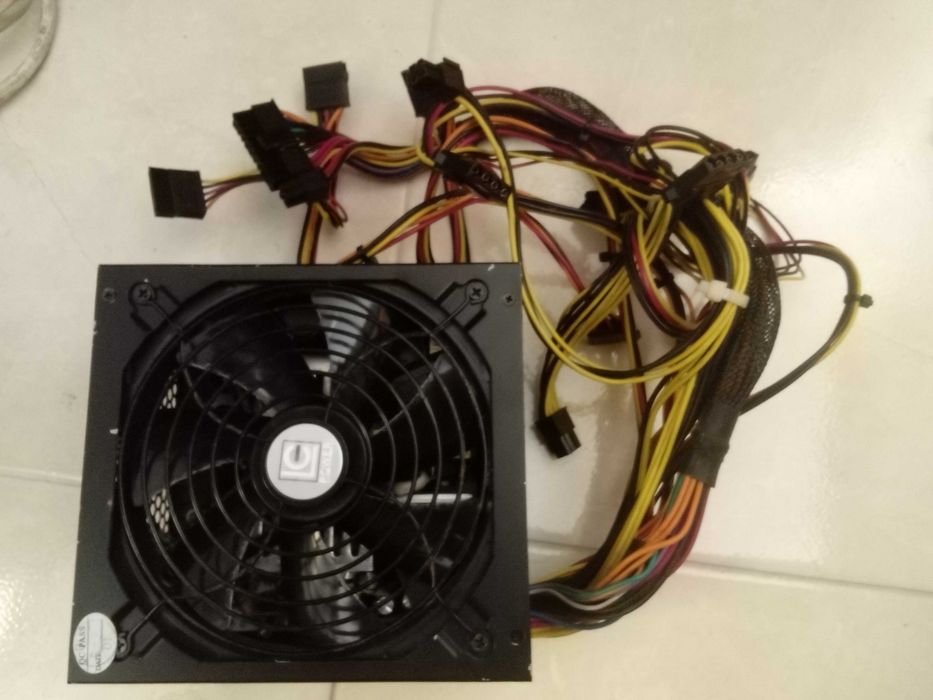 Varias peças para computadores