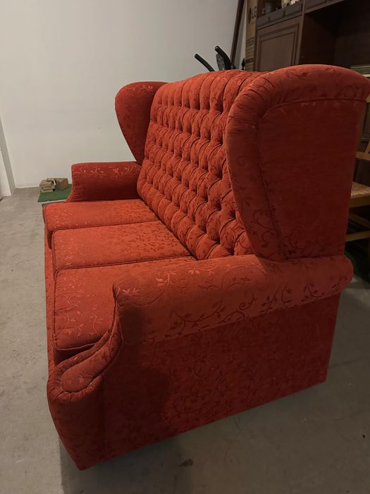 Sofá de sala vermelho