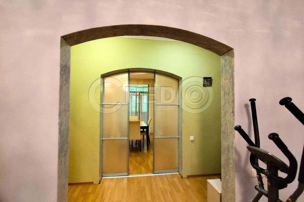 Продаж великої 3кімнатної квартири з "автономкою". Покровський район.