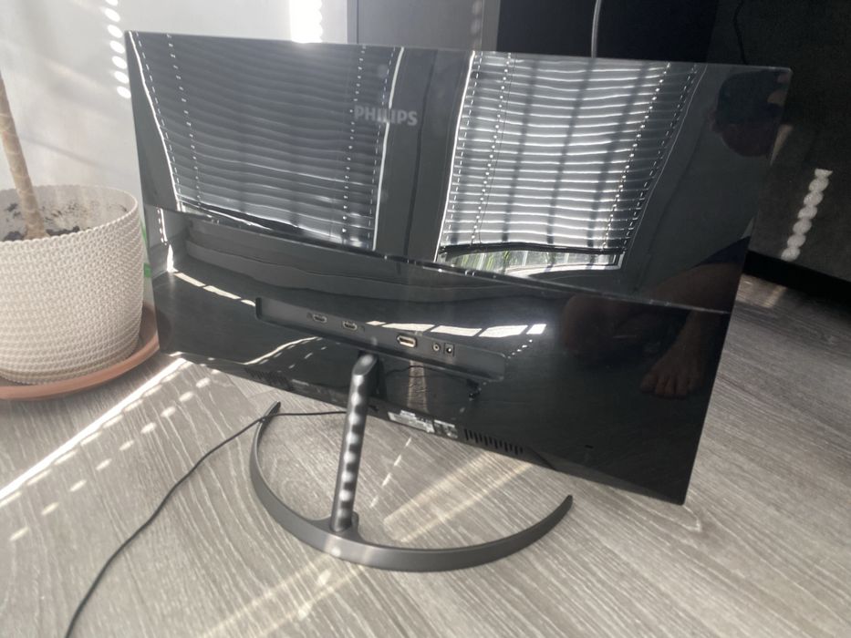 Monitor Philips 27” – sprawny, 4k UHD + adapter do statywu