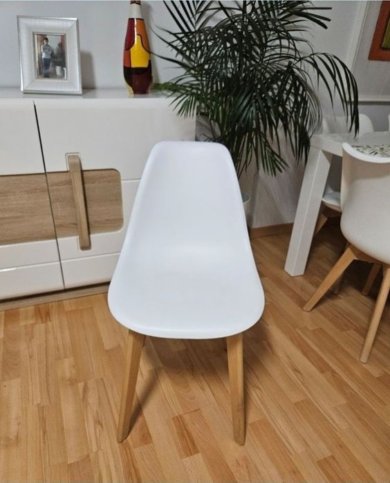 Cadeiras e outros artigos praticamente novos! Vários Preços.